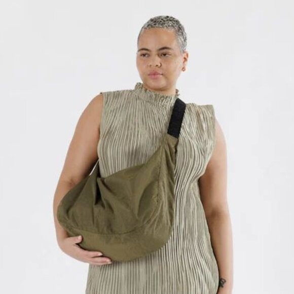 NWT Baggu Large Nylon Crescent Bag - Seaweed - Picture 5 of 5